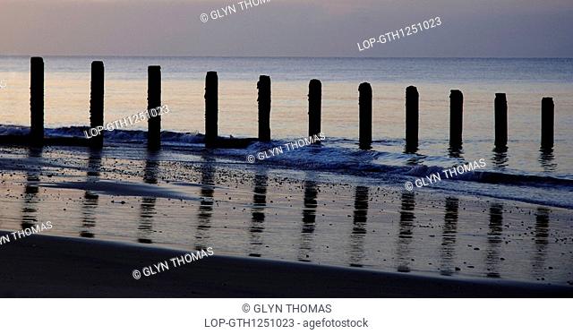 England, Essex, Clacton-on-Sea, Waves rolling gently on to the beach at Holland Haven Country Park near Clacton-on-Sea