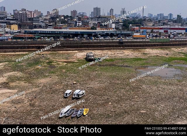 01 October 2023, Brazil, Manaus: An aerial view shows the dry condition of the port of Manaus. Due to the severe drought in the Amazon basin