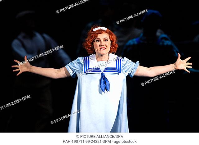 11 July 2019, Hessen, Bad Hersfeld: The actor Katherine Mehrling sings on stage during the media rehearsal of the musical ""Funny Girl"" at the 69th Bad...