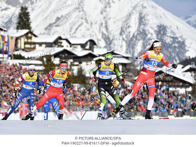 21 February 2019, Austria, Seefeld: Nordic skiing, world championship, cross-country - sprint freestyle, ladies, races, decisions quarter finals: (l-r) Sophie...