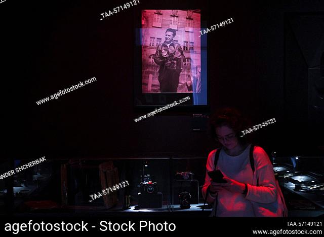 RUSSIA, MOSCOW - FEBRUARY 2, 2023: A visitor at a press preview of the House of Culture of the USSR exhibition marking the centenary of the establishment of the...
