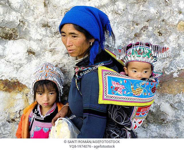 Chinese family, Shengcun, Yuanyang, Yunnan, China
