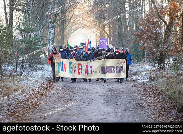 17 December 2022, Lower Saxony, Eschede: The demonstration marches along a country lane towards the homestead where the meetings of right-wing extremists are to...