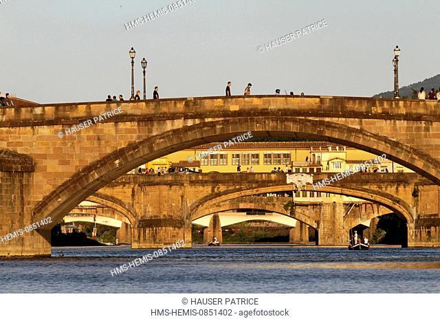 Italy, Tuscany, Florence, historic center listed as World Heritage by UNESCO, Ponte Santa Trinita and the Arno river