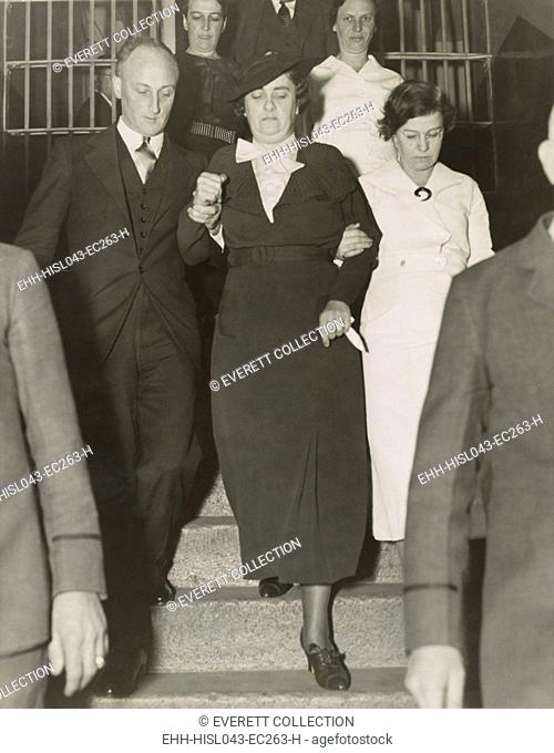 Mary Creighton (center), leaving Nassau County jail for Sing Sing Prison, Jan. 20, 1936. On July 16, 1936, she was executed, along with her accomplice