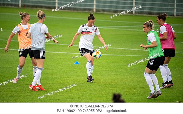 21 June 2019, France (France), Grenoble: Football, women: WM, national team, Germany, final training: Marina Hegering (M) plays a ball
