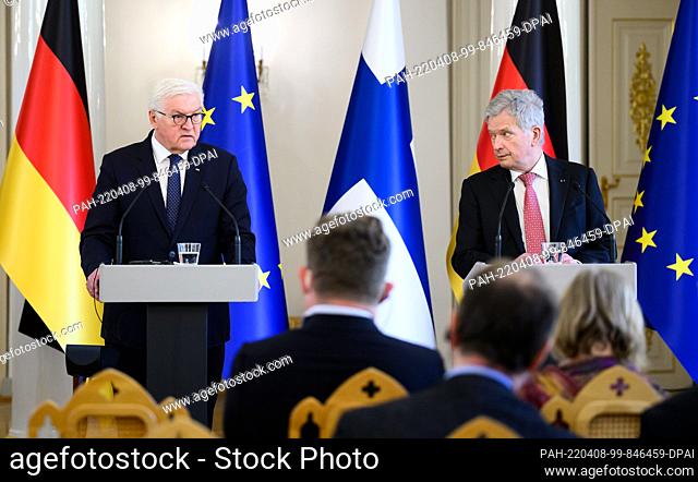 08 April 2022, Finland, Helsinki: German President Frank-Walter Steinmeier (l) and Sauli Niinistö, President of Finland, make remarks at a press conference...