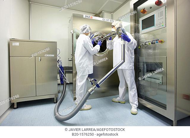 Technicians preparing a tablet coating process, Clean room, Pharmaceutical plant, Drug manufacturing plant, Research Center, Pharmacy, Area Health