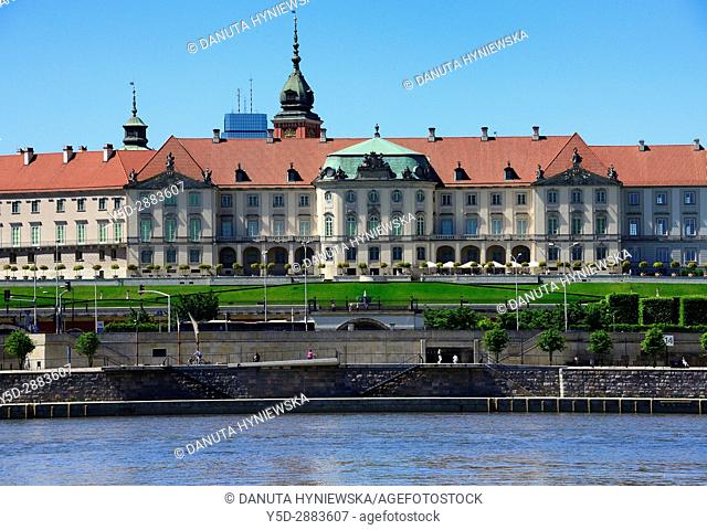 Royal Castle's eastern baroque facade seen from eastern side of Vistula river, UNESCO World Heritage Site, Old Town, Warsaw, Mazovia, Poland, Europe