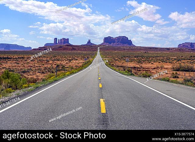 Utah State Highway 163 leads to Monument Valley and, like the valley itself, has been used in major Hollywood movies, so much so that the speed limit is reduced...