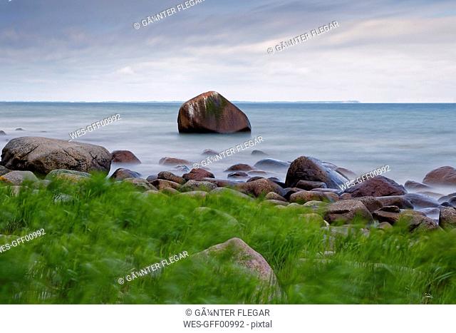Germany, Mecklenburg-Western Pomerania, Jasmund National Park, Bolders and 'swanstone' at the Baltic Sea