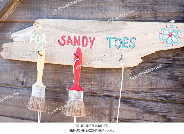 Paintbrushes for cleaning feet