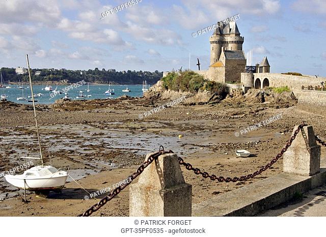 BOATS IN FRONT OF THE SOLIDOR TOWER, SOLIDOR COVE, ALETH, SAINT-MALO, ILLE-ET-VILAINE 35, FRANCE