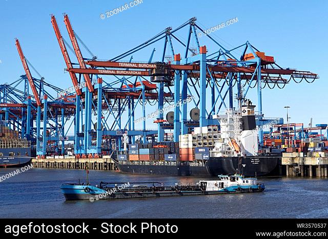 Die Containerschiffe CMA CGM Musca und Mito Strait werden am Containerterminal Burchardkai im Hafen Hamburg Waltershof am 8