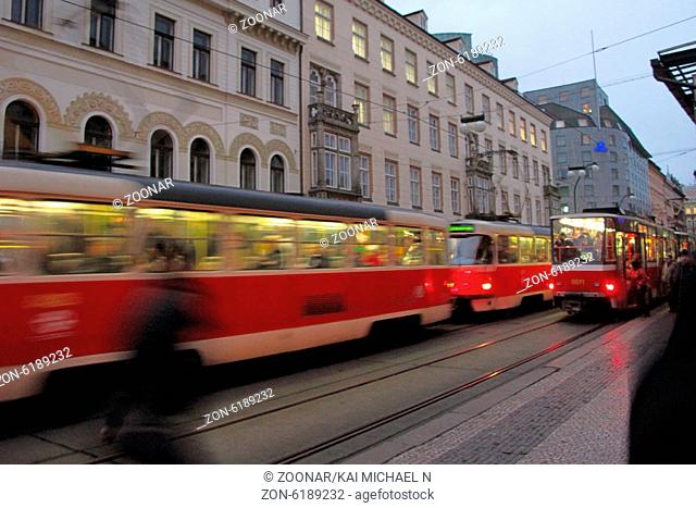 Sie gehoeren seit jeher zum Stadtbild Prags. Die Tatra-Strassenbahnwagen. Hier einige Exemplare in der Nähe des Masaryk-Bahnhofs