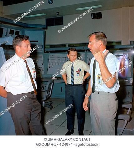 Astronaut James A. Lovell Jr. (right), prime crew command pilot of the Gemini-12 spaceflight, talks with Burton M. Gifford (left) and Duane K