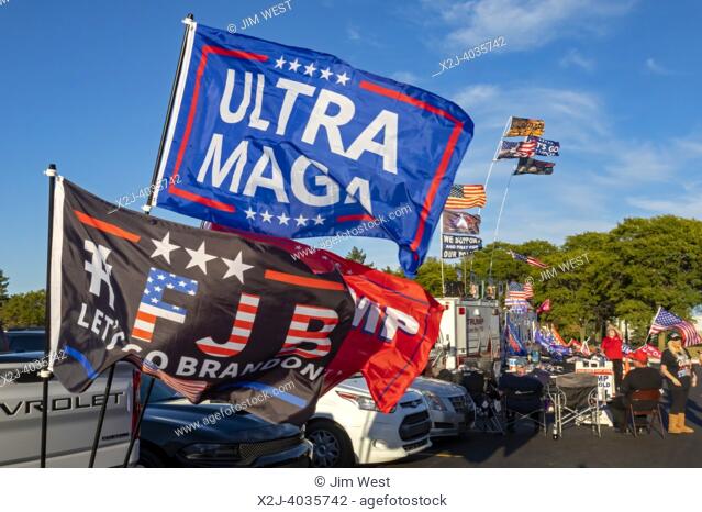 Warren, Michigan USA. Trump and anti-Biden flags flying outside a rally where the former president campaigned for the candidates he has endorsed in the 2022...