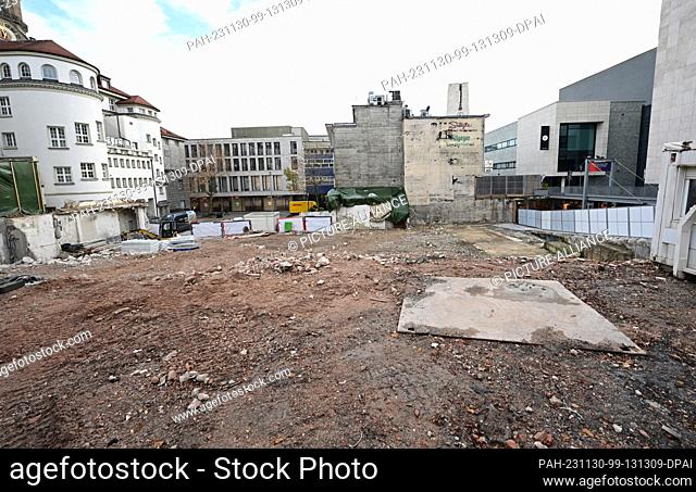 30 November 2023, Baden-Württemberg, Stuttgart: View of a Signa Group building site on the corner of Königstrasse and Schulstrasse in the city center