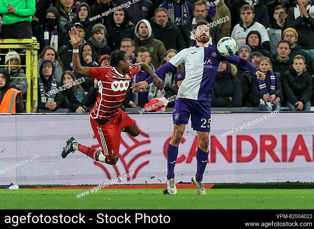Standard's Nathan Ngoy and Anderlecht's Thomas Delaney fight for the ball during a soccer match between RSC Anderlecht and Standard de Liege