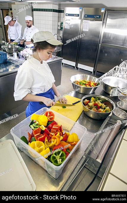 Canteen kitchen in a vocational college in Düsseldorf, trainees manage the school's catering as part of their training, practical lessons in the canteen kitchen