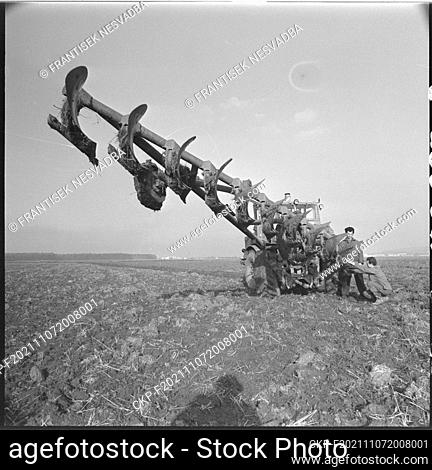 ***NOVEMBER 24, 1972, FILE PHOTO***  The cooperative farmers of the merged ""Unified Agricultural Cooperative 25th anniversary of the liberation by the Soviet...