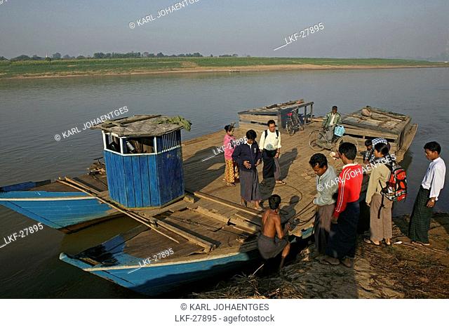 Ferry to Ava, Innwa, formerly Ava, Mandalay, Myanmar
