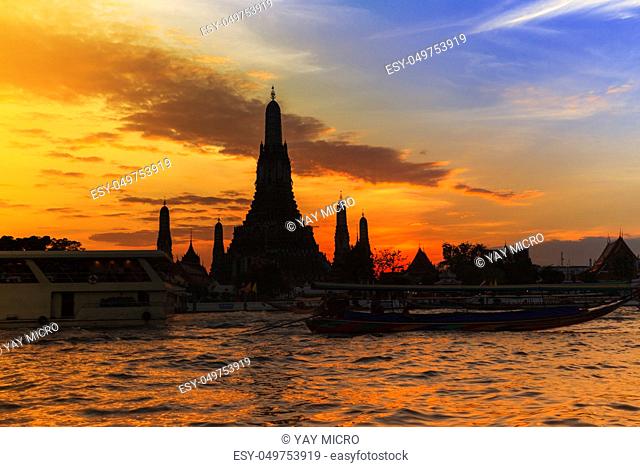 Silhouette of Wat Arun at sunset, Bangkok, Thailand