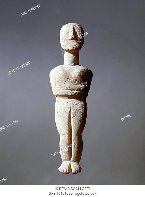 Cycladic civilization, 2nd millenium b.C. Marble idol statue.  Athens, Ethnikó Arheologikó Moussío (National Archaeological Museum)