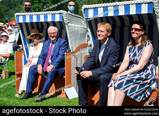 08 August 2020, Schleswig-Holstein, Schleswig: Frank-Walter Steinmeier (SPD, l-r), Federal President, sits with his wife Elke Büdenbender next to Daniel Günther...