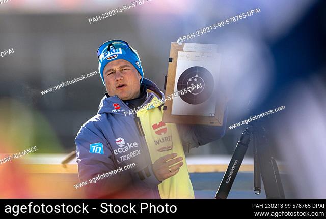 13 February 2023, Thuringia, Oberhof: Biathlon: World Championship, training, women. Sverre Olsbu Röiseland, coach of the German women biathletes