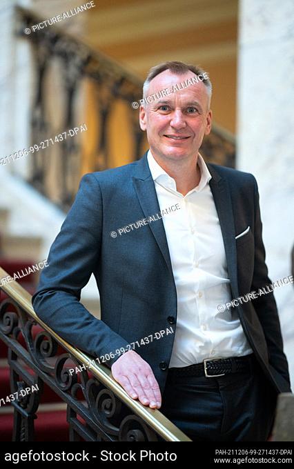 09 November 2021, Hessen, Wiesbaden: Andreas Brokemper, spokesman for the management of the Henkell & Co. Group, is standing in the sparkling wine cellar