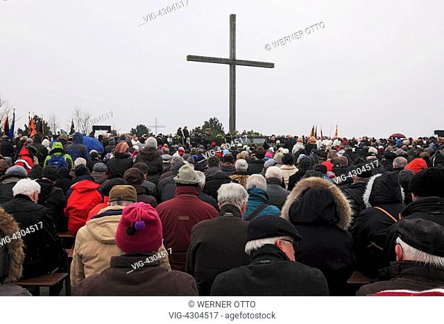 DEUTSCHLAND, BOTTROP, OBERHAUSEN, 29.03.2013, religion, Easter, Good Friday, way of the cross to the mullock heap of colliery Prosper Haniel
