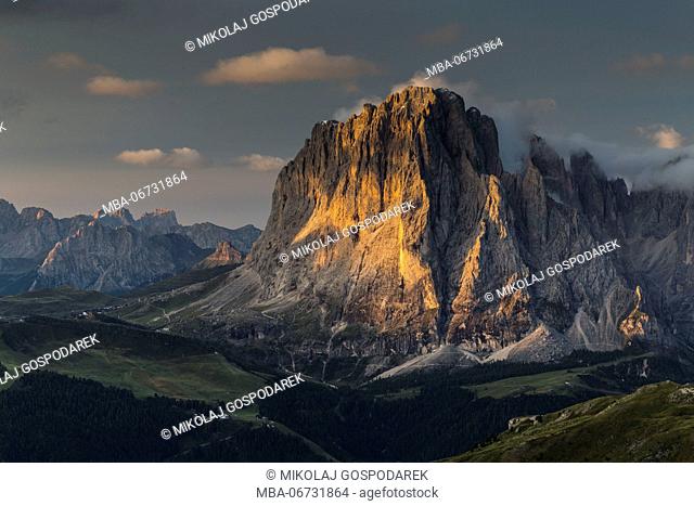 Europe, Italy, Alps, Dolomites, Mountains, South Tyrol, Val Gardena, Sassolungo, View from Seceda