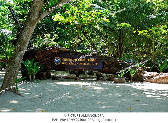 08 March 2019, Thailand, Similan: The sign of the national park ""Mu Ko Similan National Park"" is beach of the ""Ao Kuerk"" bay of the island Ko Similan to see