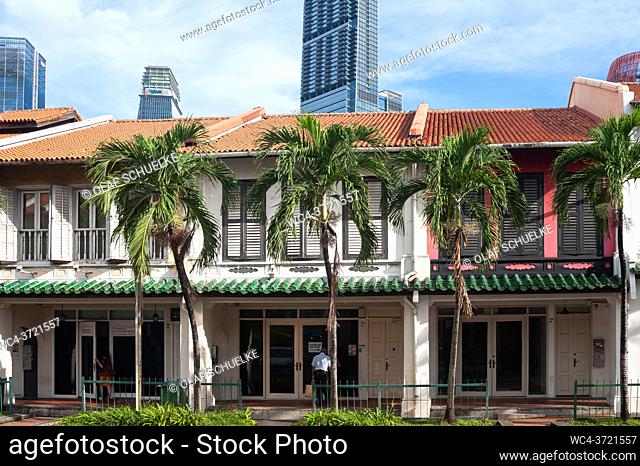 Singapore, Republic of Singapore, Asia - Traditional shophouses along Neil Road connecting the historic districts of Chinatown and Tanjong Pagar with the modern...
