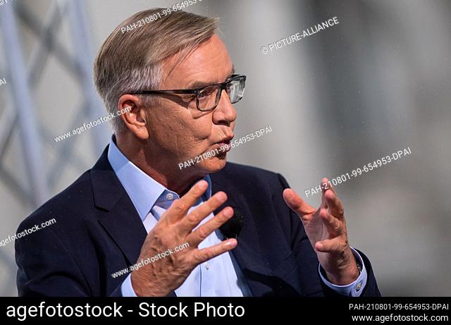 01 August 2021, Berlin: Dietmar Bartsch, top candidate of the Left Party, speaks at the ARD summer interview on the terrace of the Marie-Elisabeth-Lüders-Haus