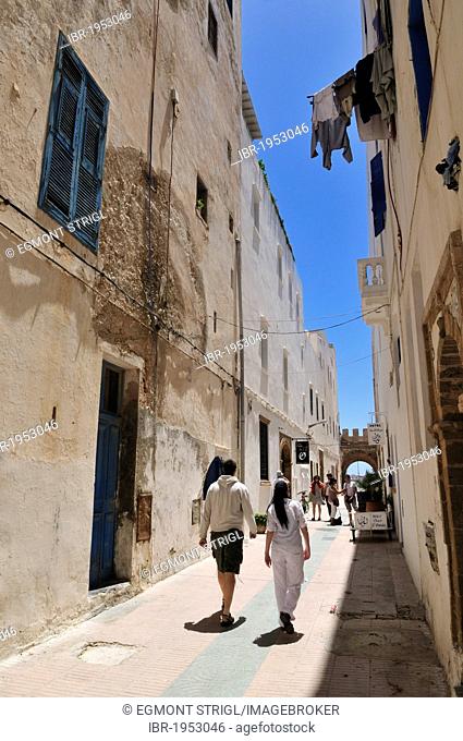 Narrow lane in the historic district of Essaouira, Unesco World Heritage Site, Morocco, North Africa