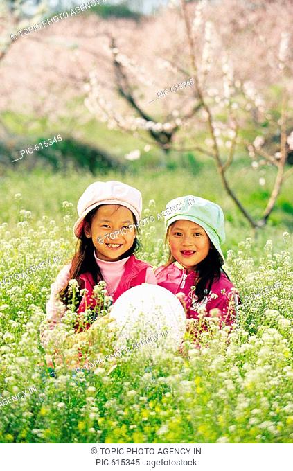Siblings Smiling, Korean
