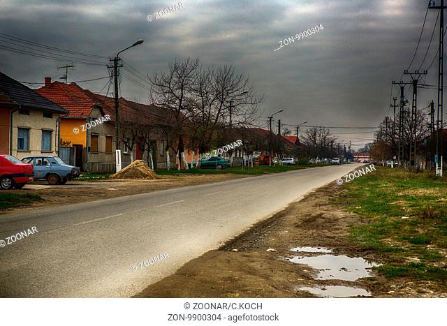 Eine leere Straße durch Lugoj in Rumänien