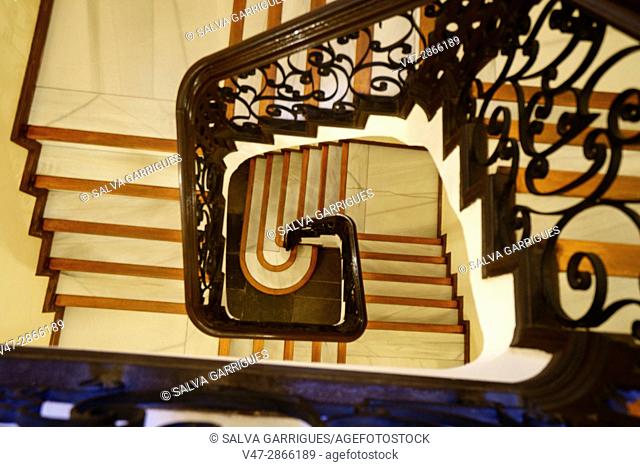 Photograph of spiral staircase of the House Dressing room (Casa Vestuario), municipal library, Plaza de la Virgen, Valencia, Spain
