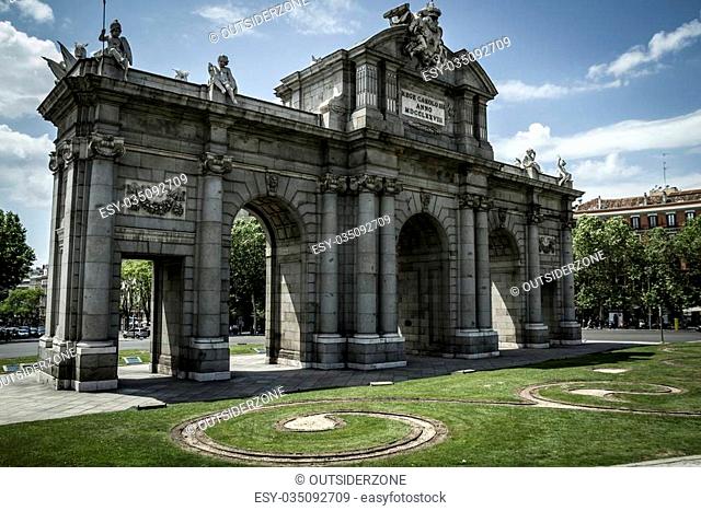 Puerta de Alcalá, Image of the city of Madrid, its characteristic architecture