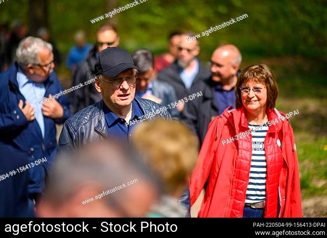 04 May 2022, Saxony-Anhalt, Bad Suderode: Reiner Haseloff (l, CDU) Minister President of Saxony-Anhalt and his wife Gabriele Haseloff (r)