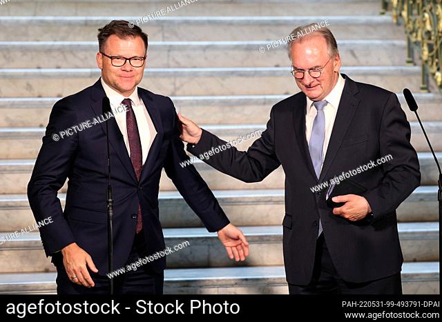 31 May 2022, Saxony-Anhalt, Magdeburg: Commissioner for Eastern Germany Carsten Schneider (SPD, l) and Saxony-Anhalt's Minister President Reiner Haseloff (CDU)...