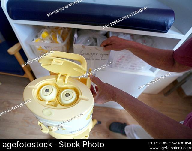 PRODUCTION - 02 May 2023, Schleswig-Holstein, Kiel: A nurse prepares a breast pump in the breastfeeding room in the obstetrics ward of the women's clinic at...