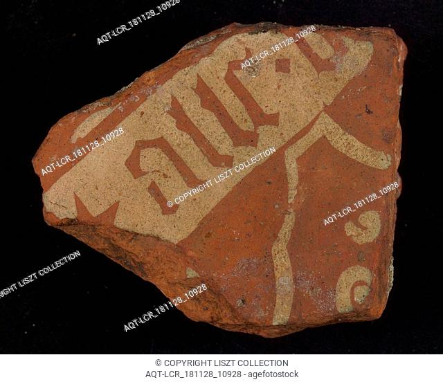 Floor tile, brown and white, wide white band with text in gothic lettering, tile floor tile tile sculpture ceramic earthenware clay engobe, doot is sne (l)]