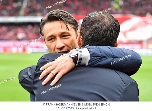 Niko KOVAC (coach FC Bayern Munich) hugs Boris SCHOMMERS (coach Nuernberg). Soccer 1. Bundesliga, 31.matchday, matchday31, 1