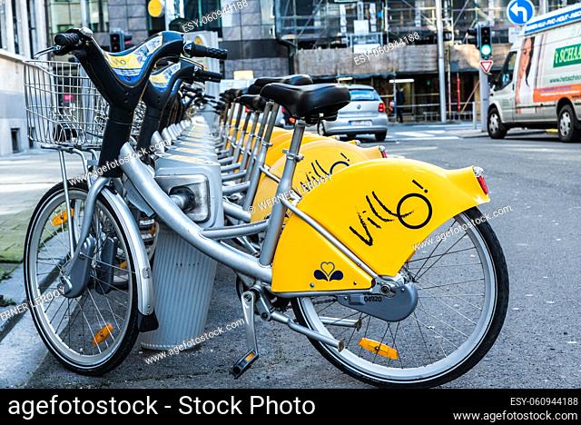 City of Brussels / Belgium9: Villo station with a row of yellow cycles for sharing and renting in the city