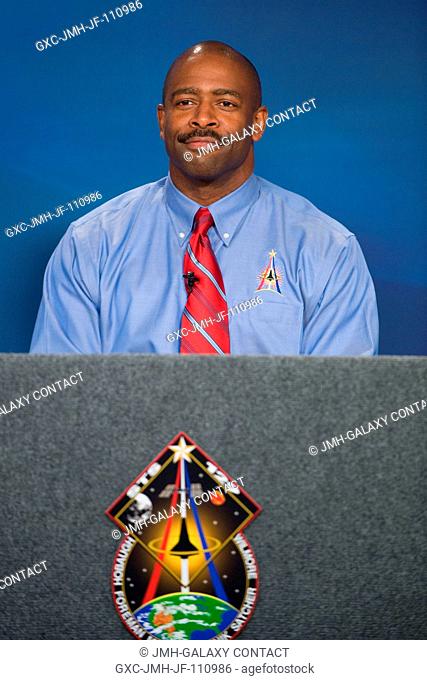 Astronaut Leland Melvin, STS-129 mission specialist, fields a question from a reporter during an STS-129 preflight press briefing at NASA's Johnson Space Center
