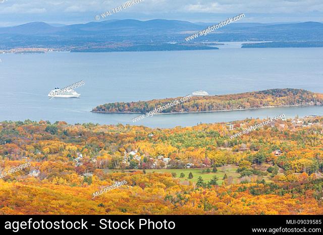 USA, Maine, Mt. Desert Island, Acadia National Park, Cadillac Mountain, view towards bar Harbor from the summit, autumn