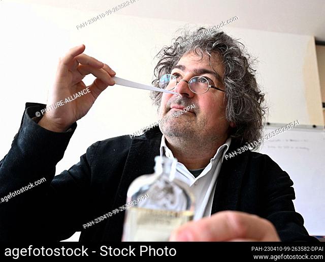 PRODUCTION - 03 April 2023, Baden-Württemberg, Karlsruhe: Perfumer Roland Tentunian takes a fragrance sample of a developed perfume recipe in his company...